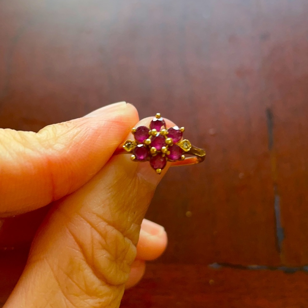 Gold and Ruby ring with diamonds